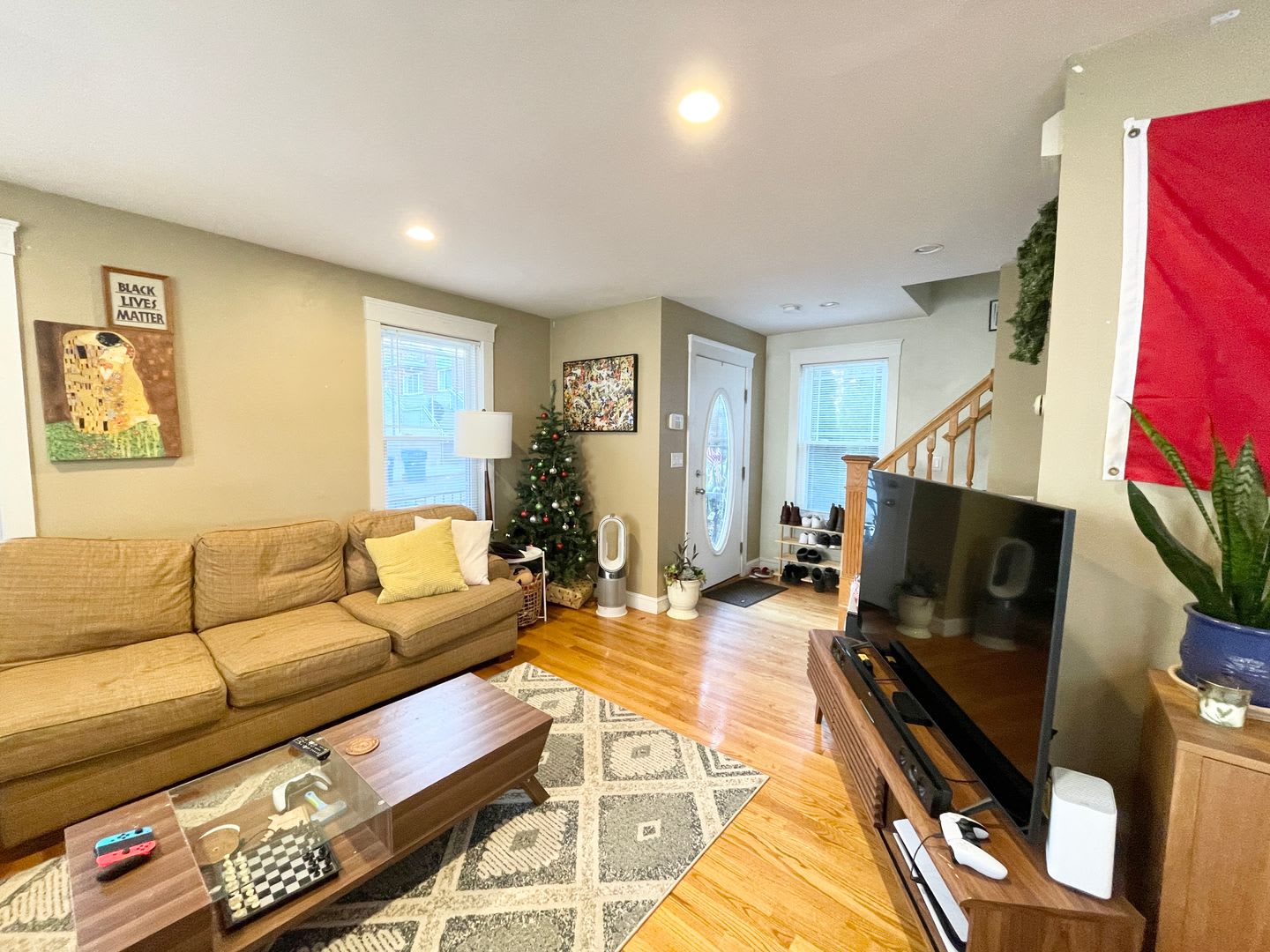 Mission Hill 4 Bed – 3.5 Bath – Central Air – Garage Parking – No Fee – 9/1 – photo 4