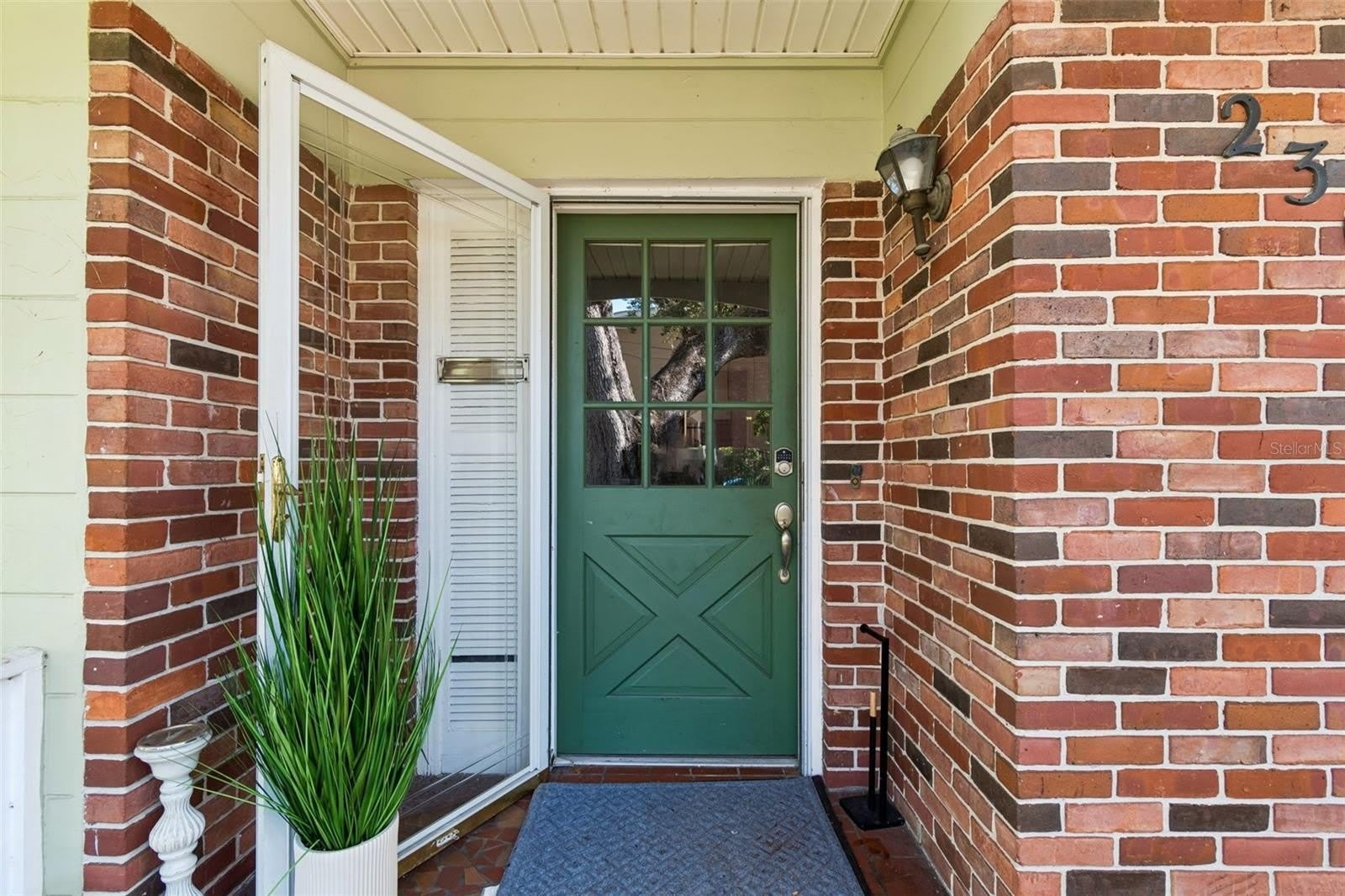 2302 S ARRAWANA Avenue – photo 2