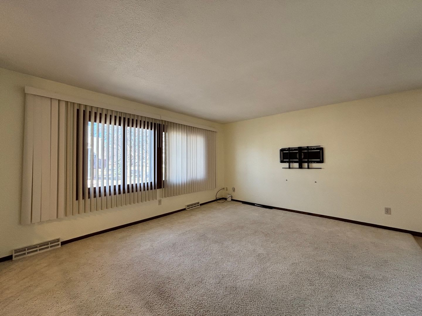 Great 3 BR/2 BA Townhome in Vadnais Heights! – photo 5