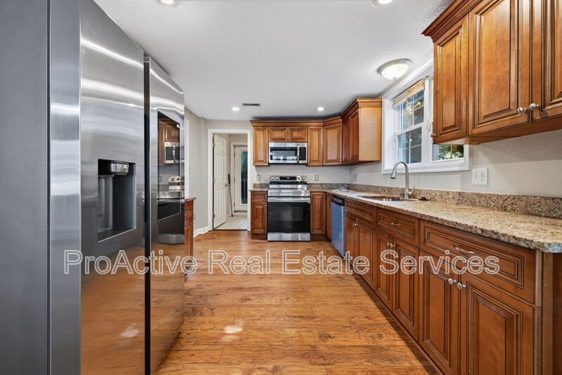 1065 Lindenwood aave – photo 4