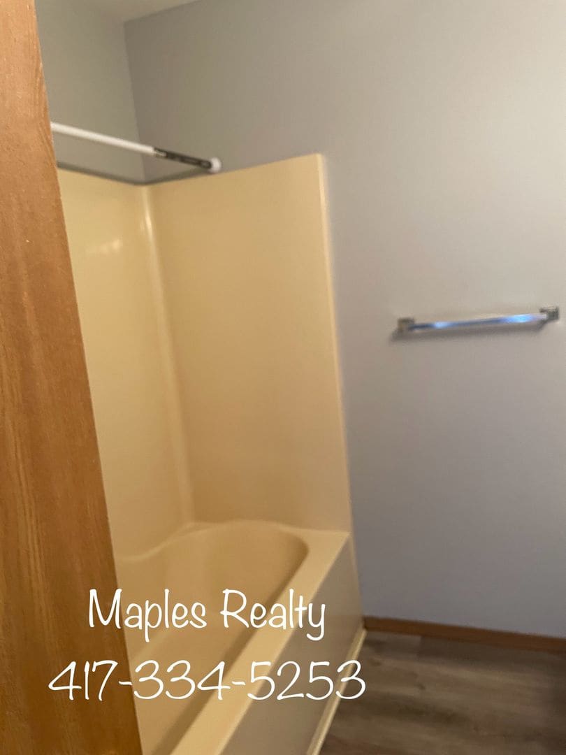 Walk-In King Suite at Fall Creek Resort, Branson MO – photo 2