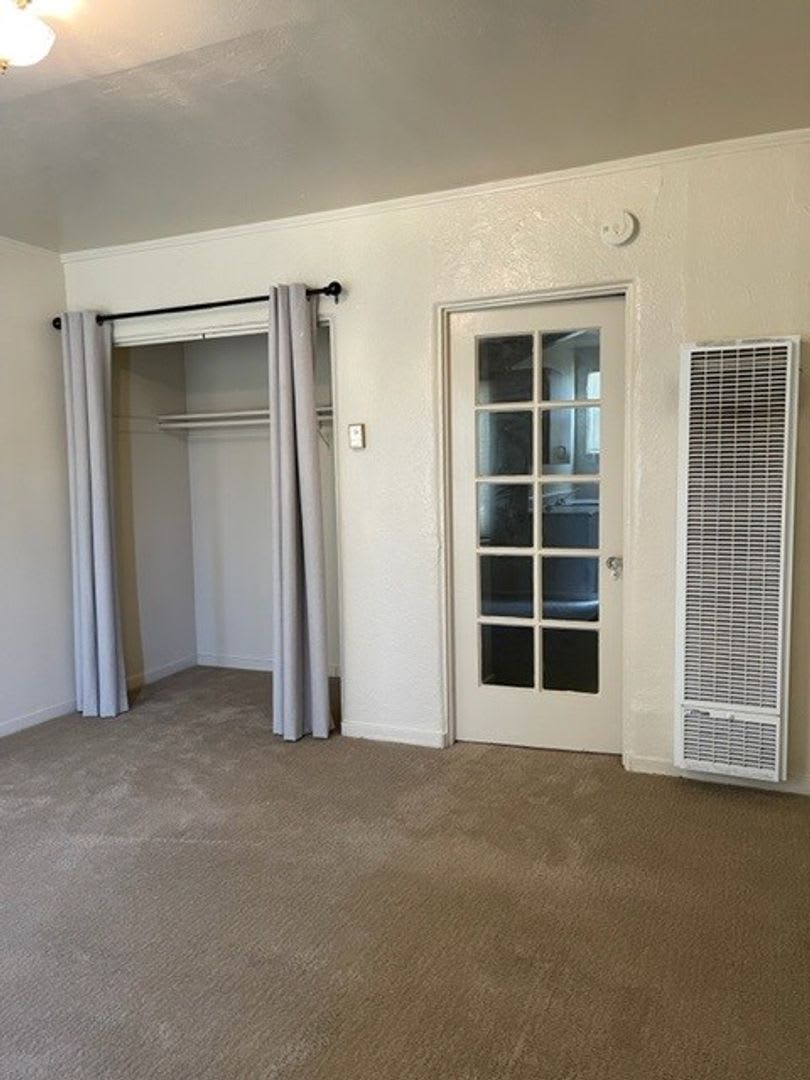 Quaint Studio, Freshly Painted, in Central Berkeley – photo 2
