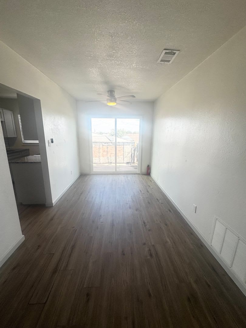 1337 Loess St – photo 3