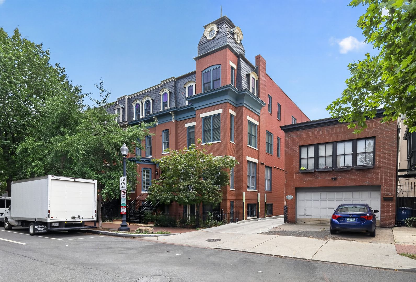 Beautiful 1 bed, 1.5 bath condo near Logan Circle – photo 3
