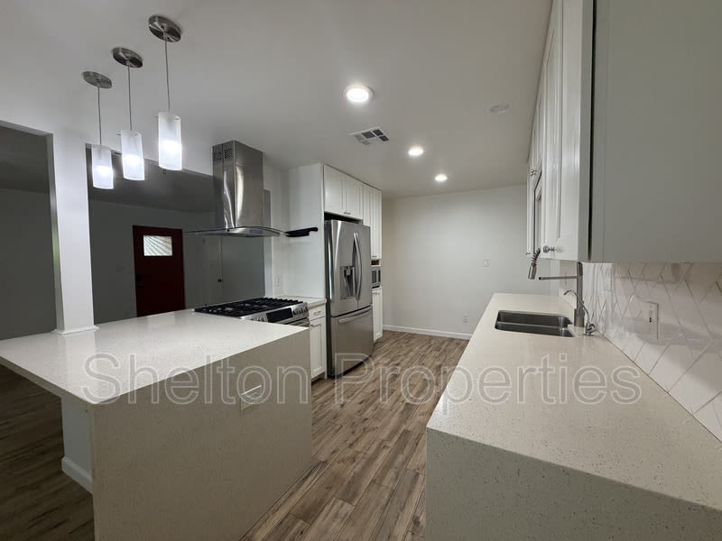 2514 E Fairmount Ave – photo 1