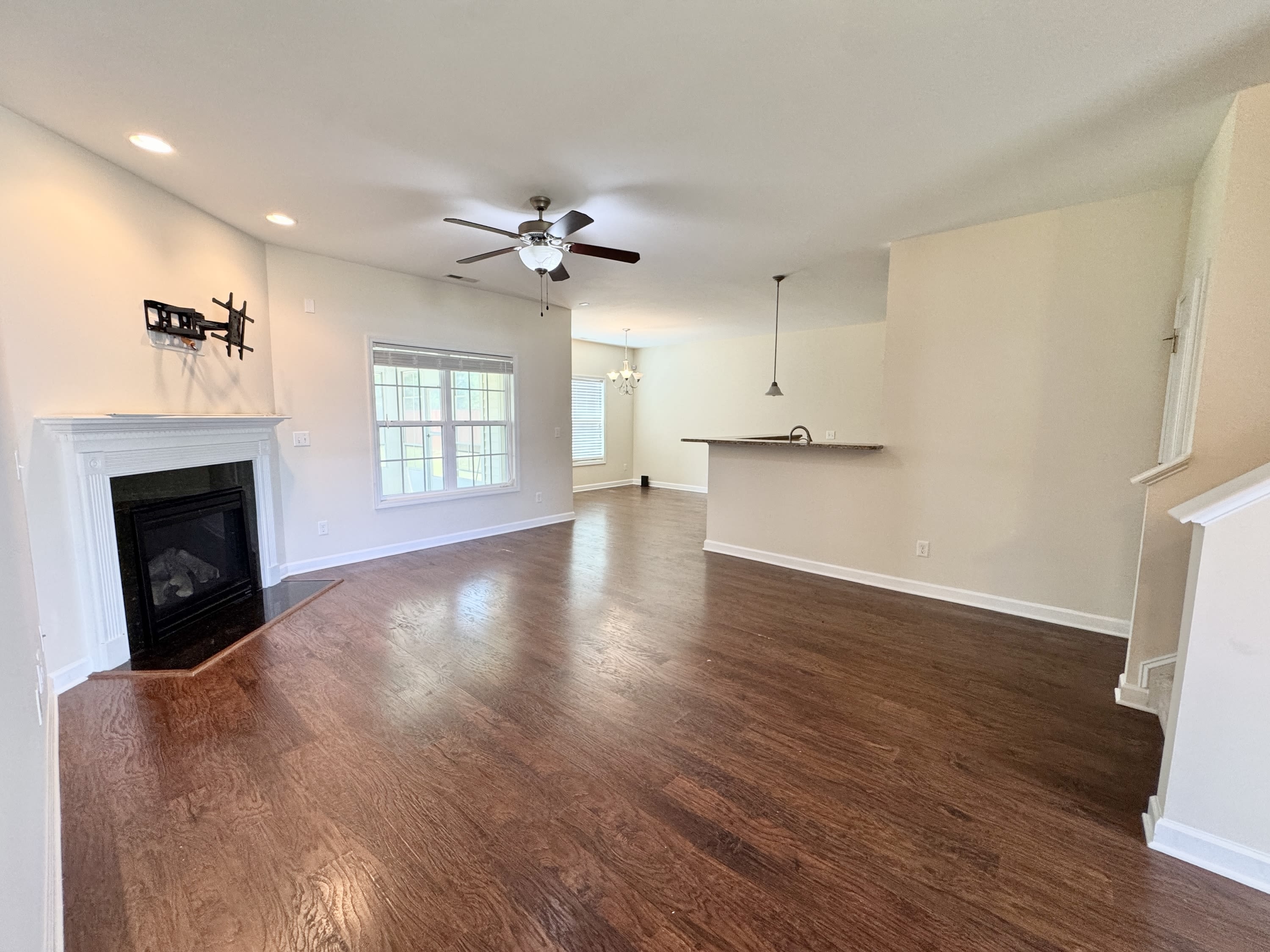 1012 Ronald Reagan Drive – photo 4
