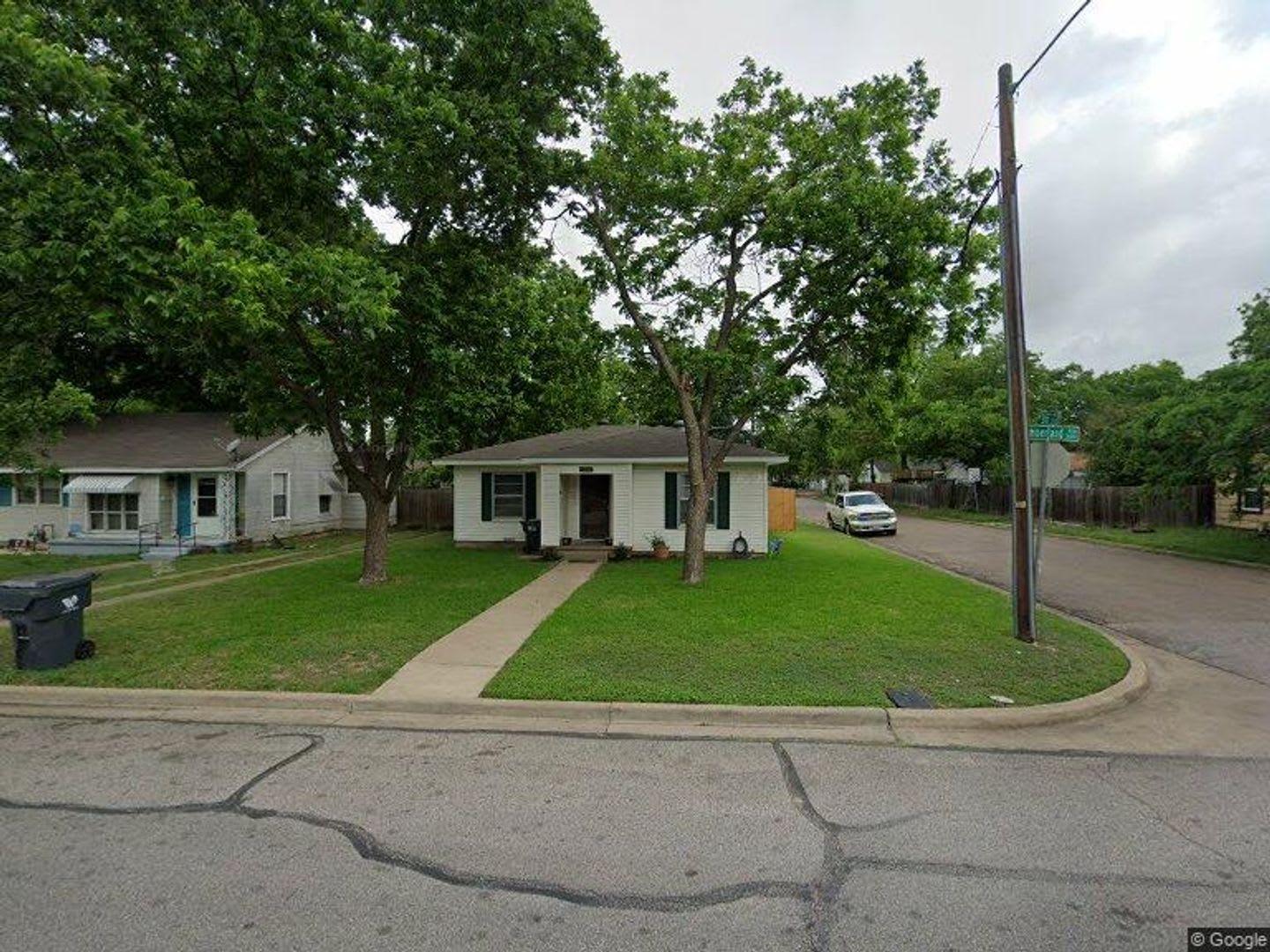 Cozy 2-Bedroom Home for Rent in Waco – Perfect Location & Great Value! – photo 1