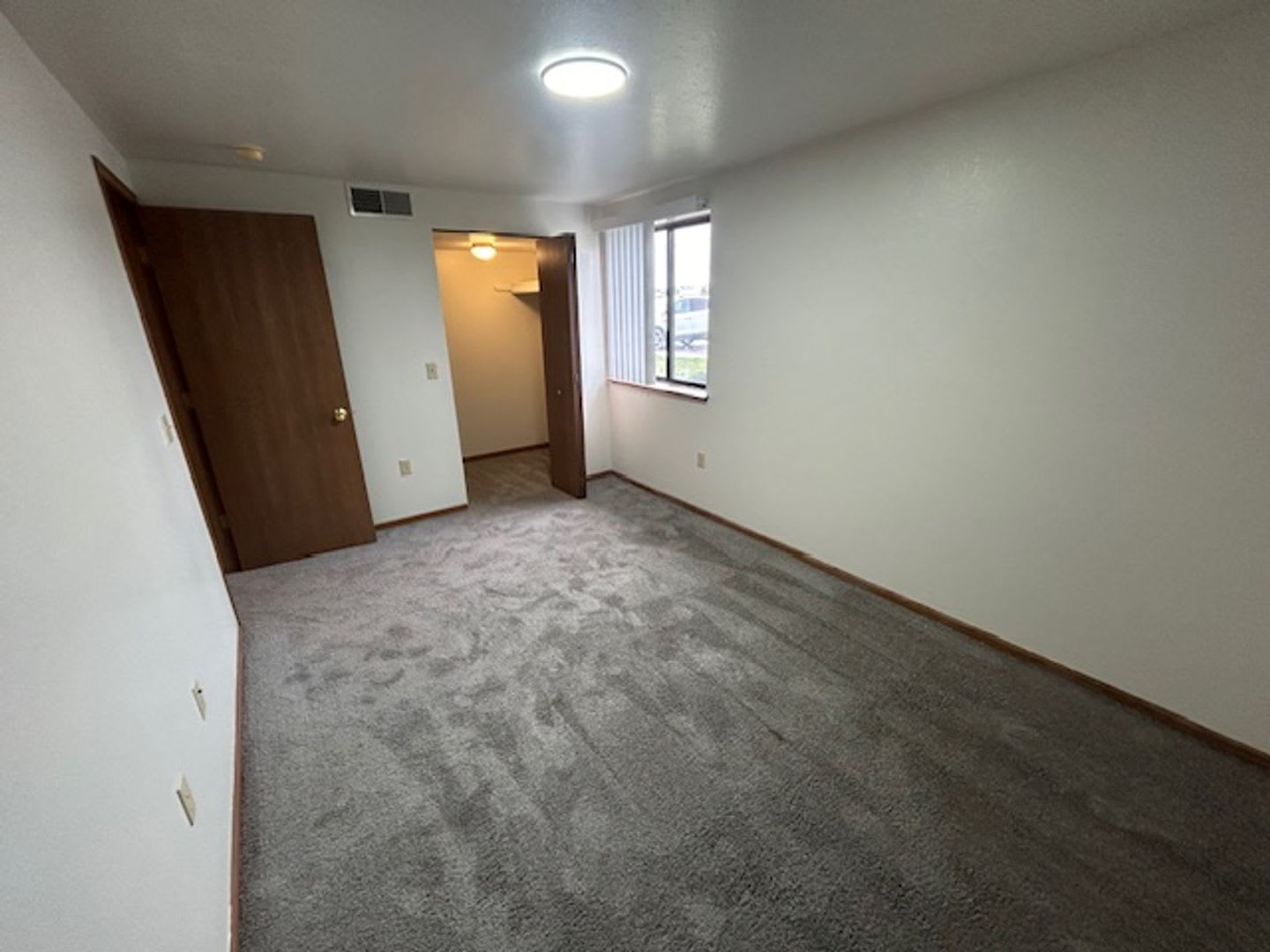 2 bedroom 1 bath top floor apartment – photo 2