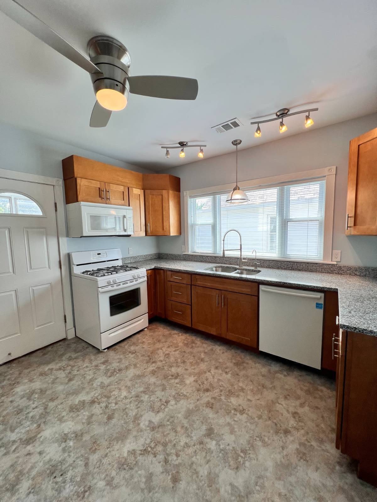 713 Orchard St – photo 1