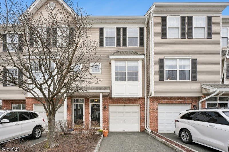 55 Greenbrook Dr – photo 1