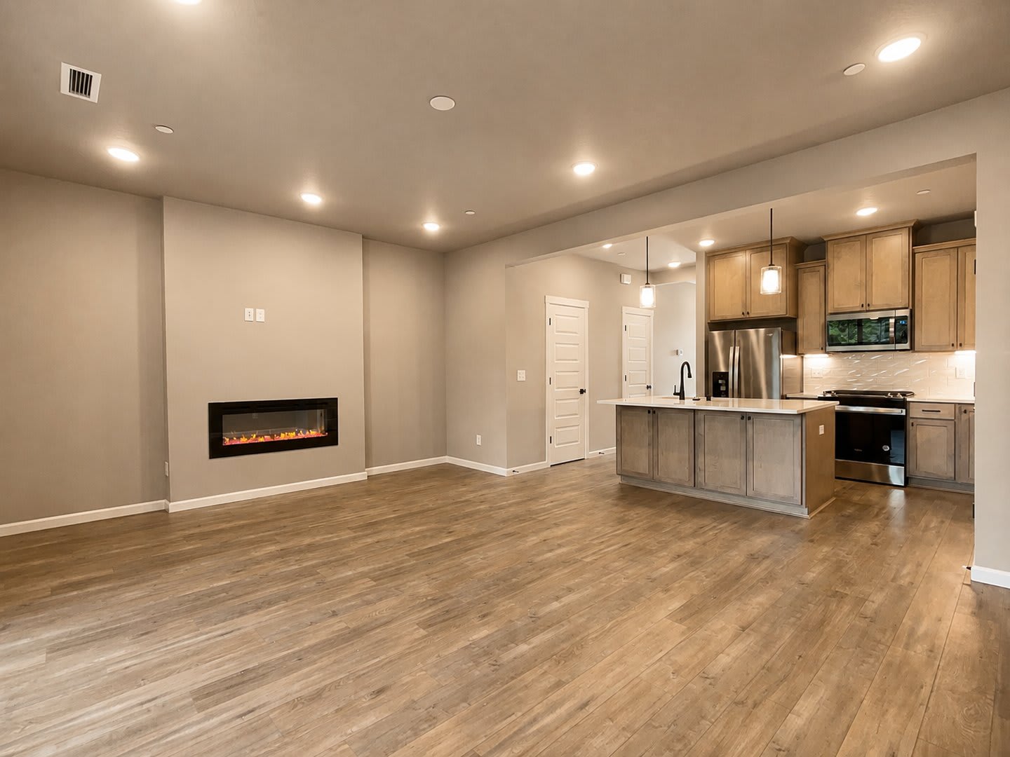 Luxury Townhome for Lease at the Courtyards at Hidden Crest – photo 5