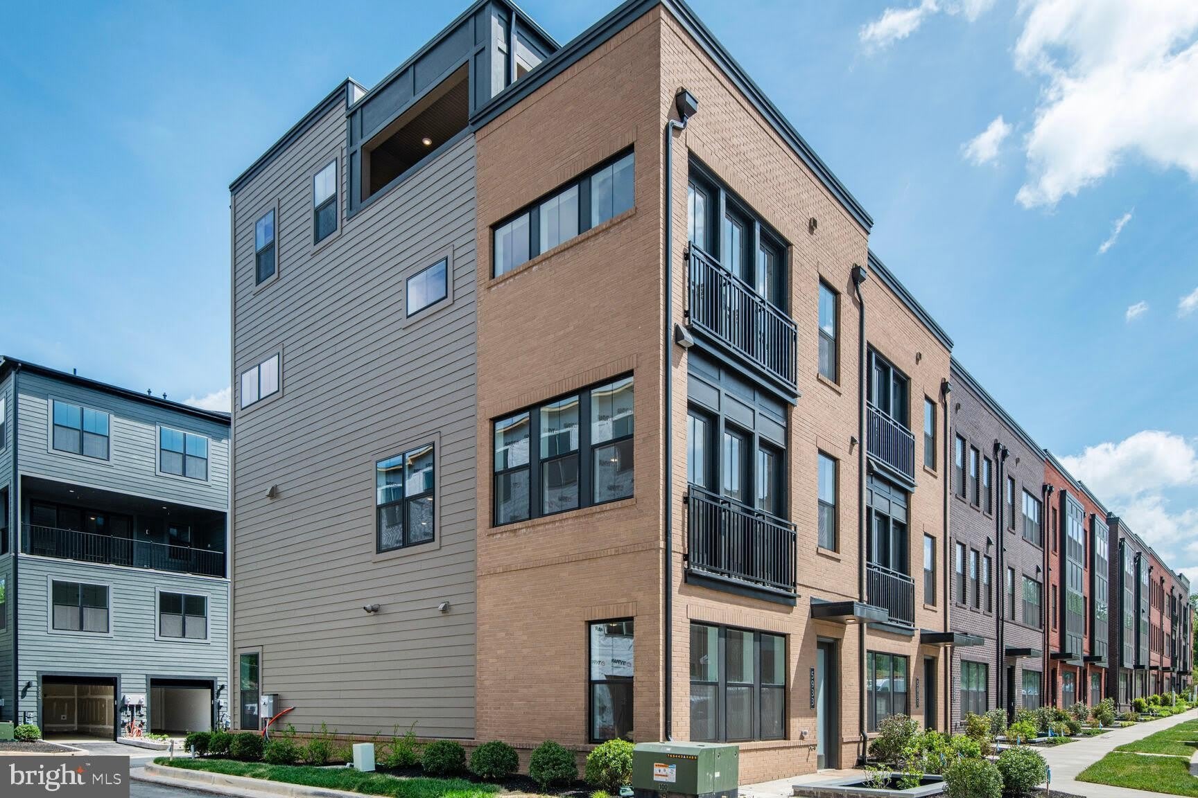 5933 Stonehenge Place – photo 4