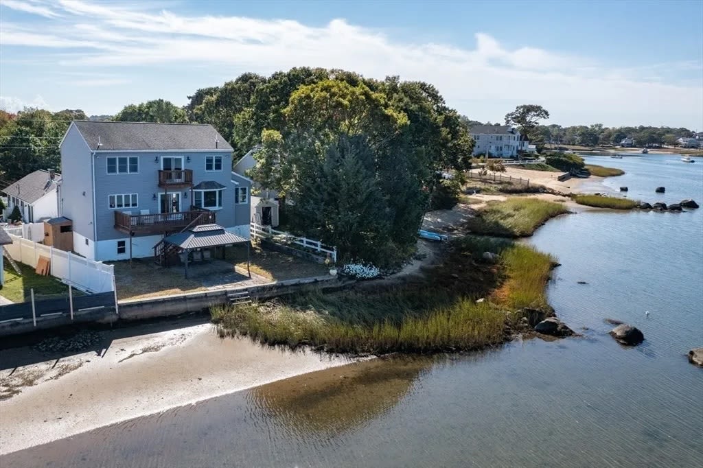 22 Cove Street – photo 1