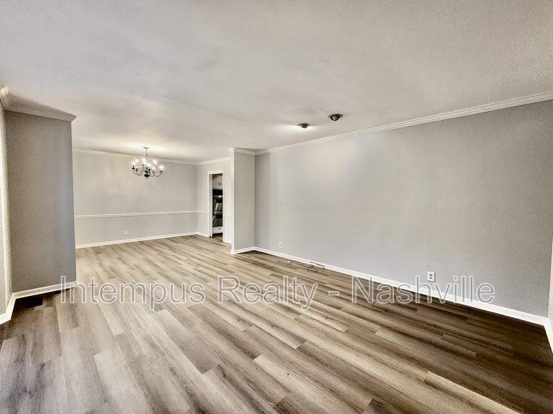 8124 Devens Dr – photo 3