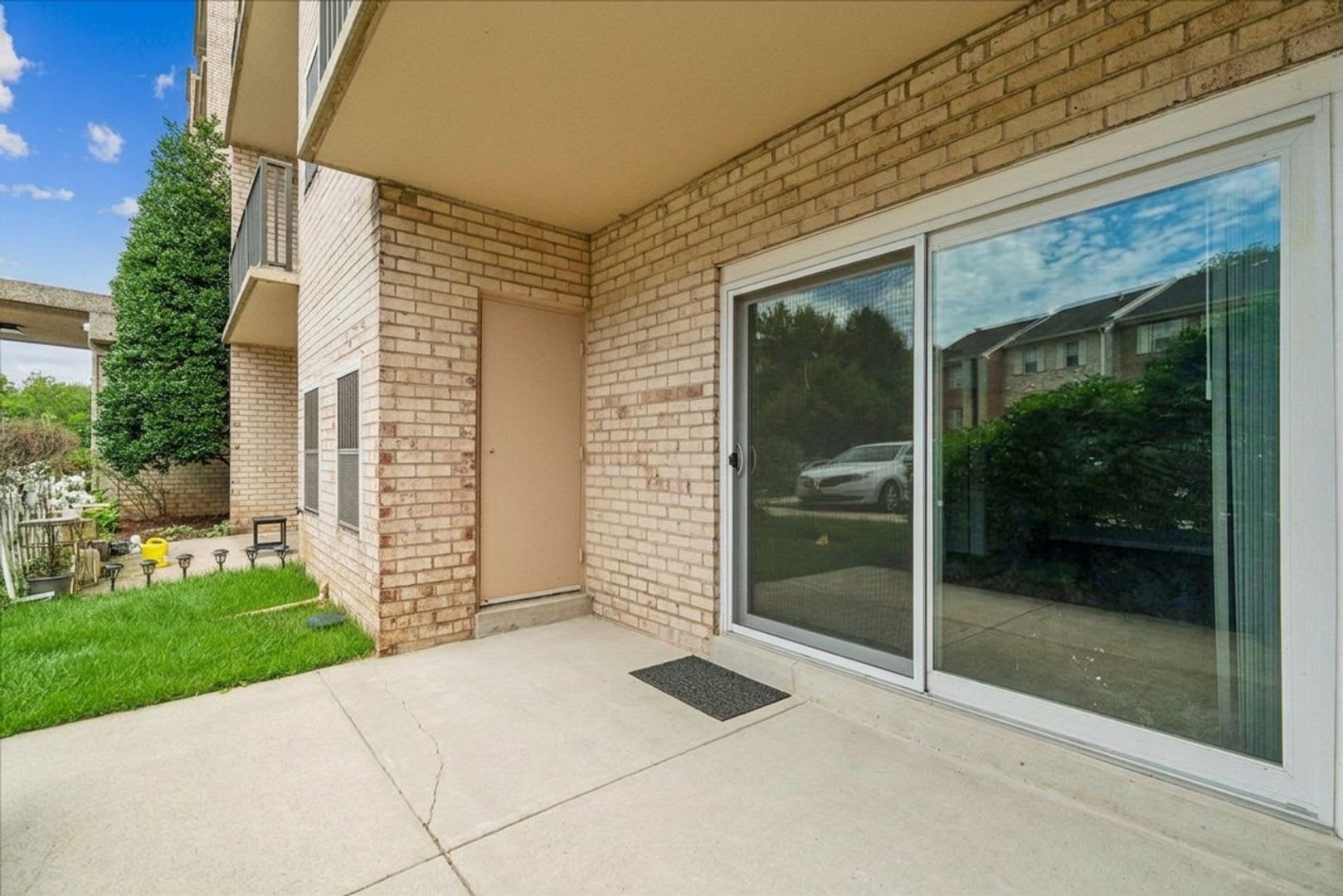 Move-In Ready 801 Sq/F Ground Floor Condo with Walk-Out Patio in Silver Spring – photo 5