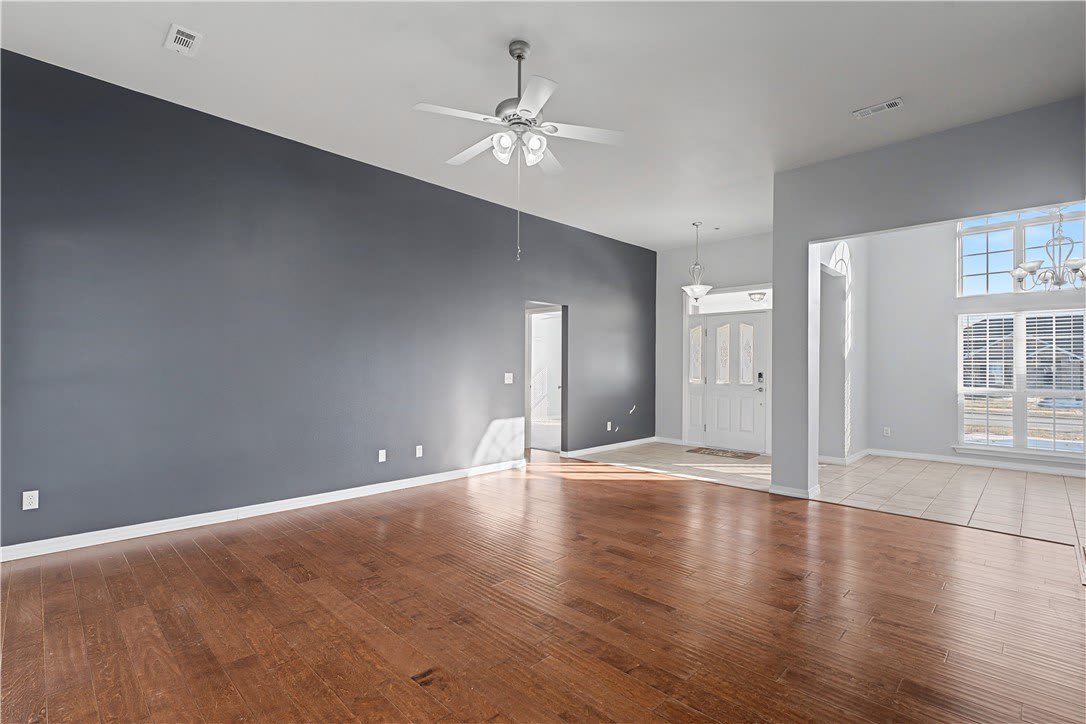 585 Lynn Drive – photo 5