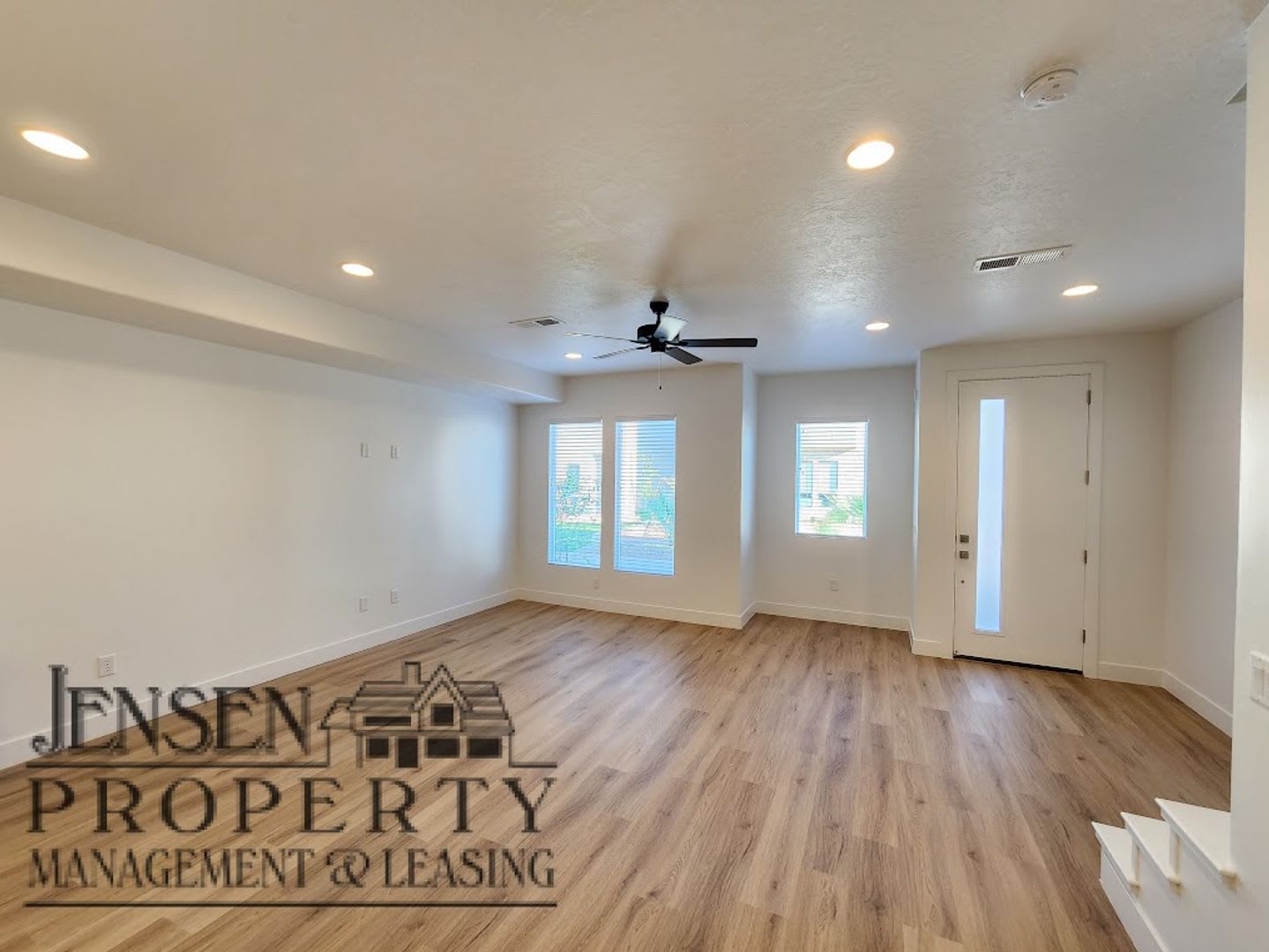 Newer Town Home in St. George- Lazy River & Community Pool – photo 5