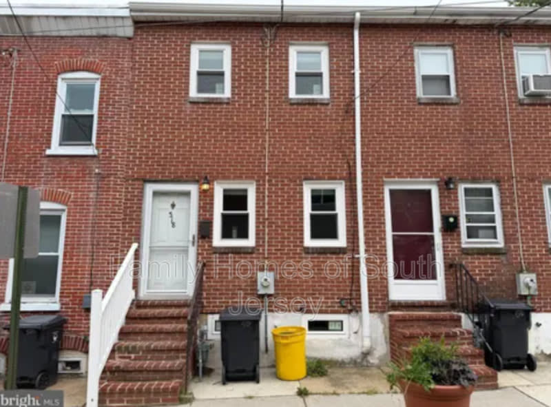 810 N Church St – photo 1