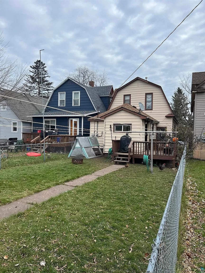 2339 Banks Ave – photo 2