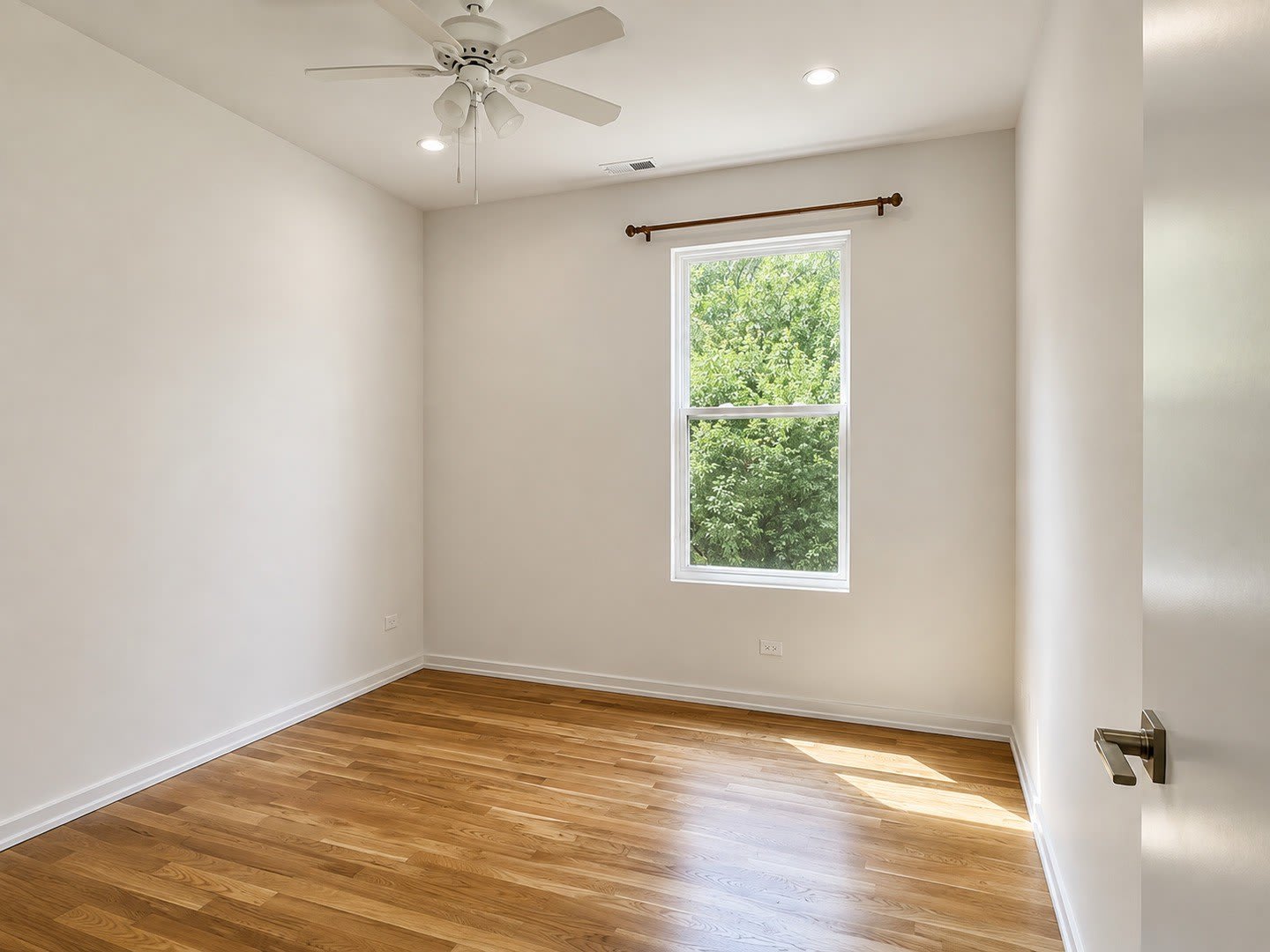 822 N Winchester Avenue – photo 5