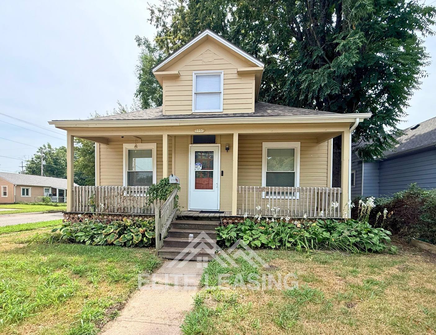 Charming 3-Bedroom Home in the Oakland Neighborhood – photo 1