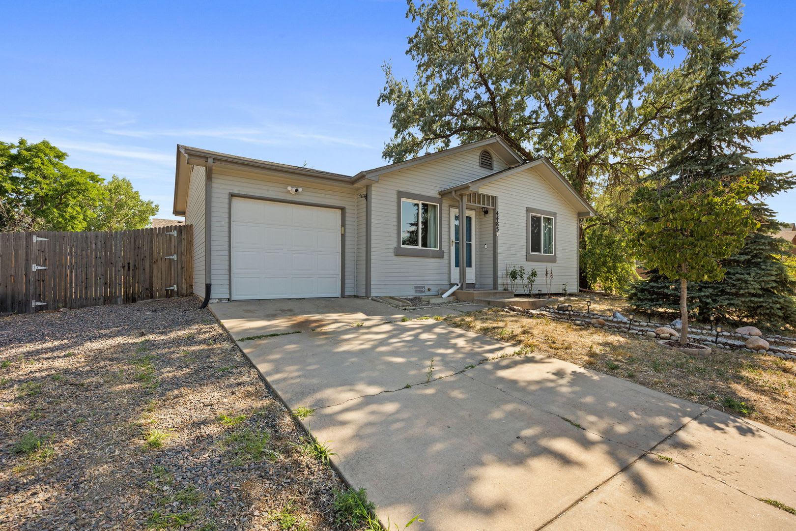 2 Bed/1 Bath Close to Buckley Space Force – photo 2