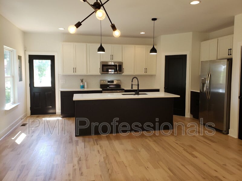 215 Eisenhower Drive – photo 3
