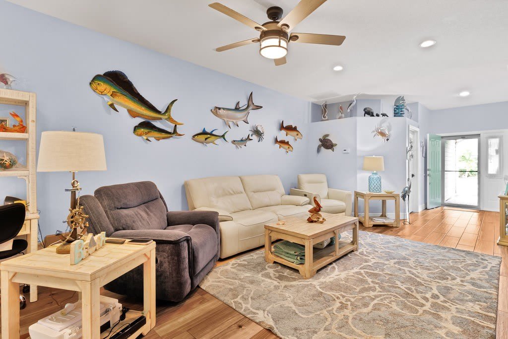 325 Hawthorne Lane – photo 5