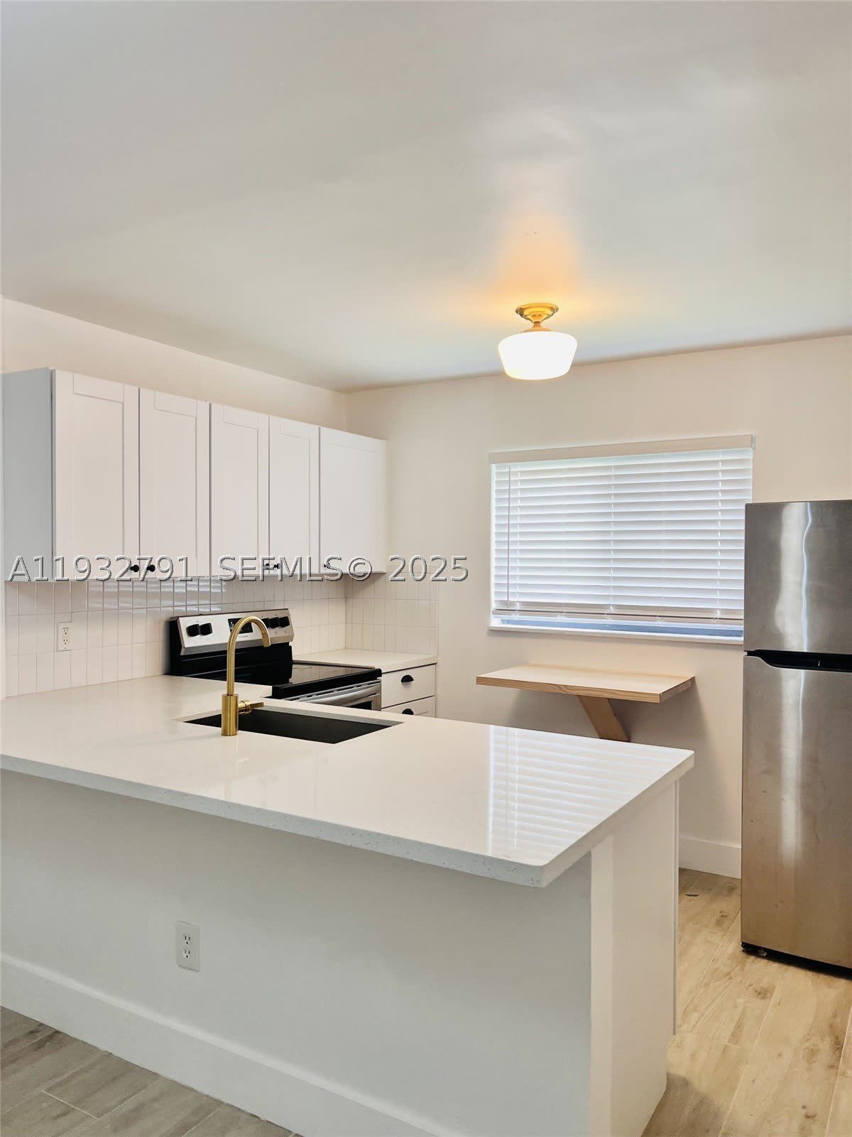 910 SW 4th Ave – photo 5