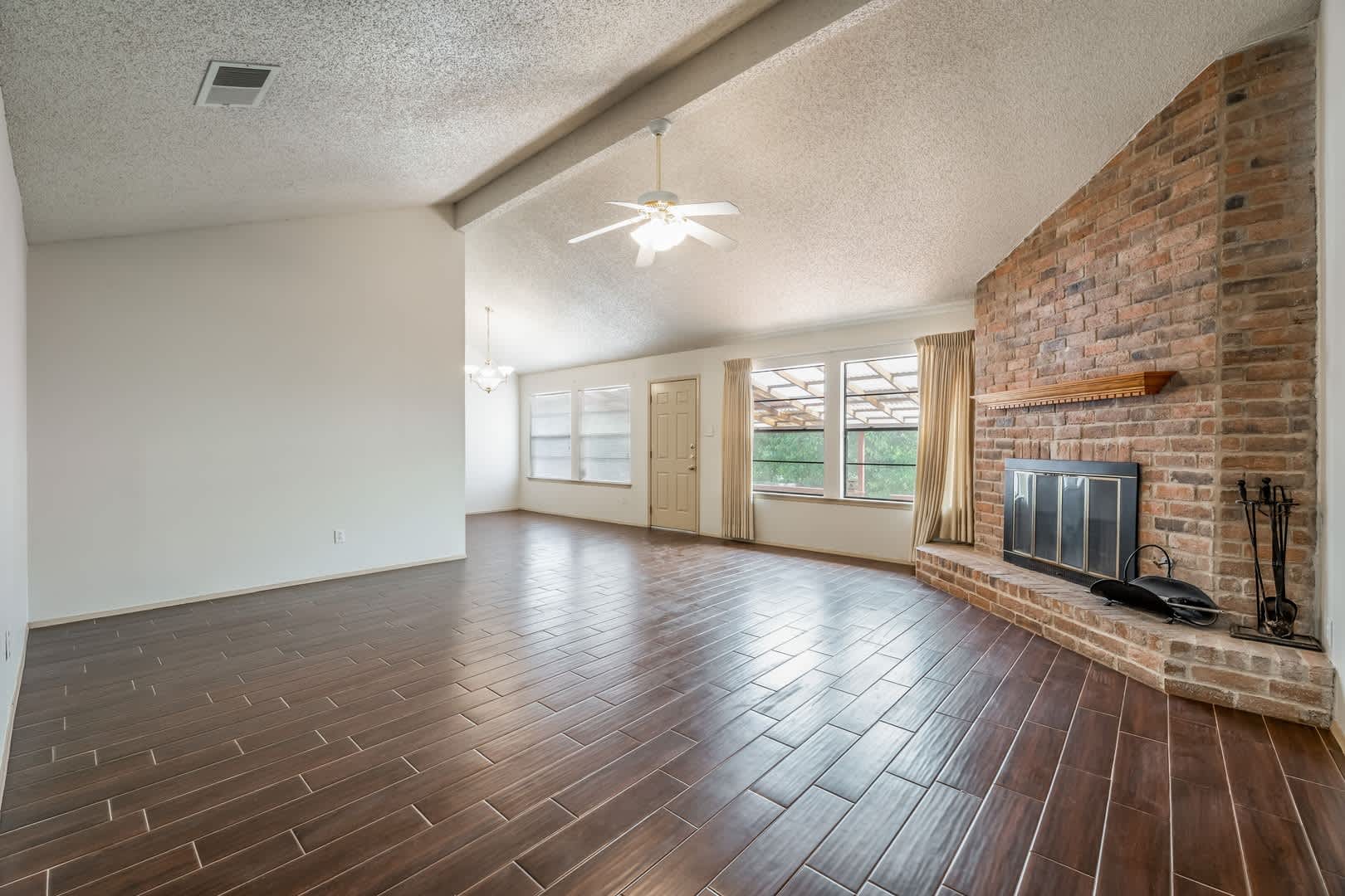 Charming Cottage in North Park Estate – photo 3