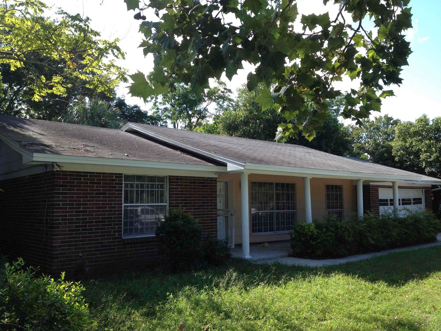 3-bedroom, 2-bathroom single-family home – photo 2