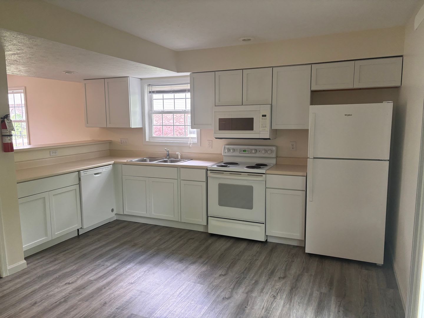 Oaklawn Park 3 Bedroom 2 5 Bath Townhome – photo 2