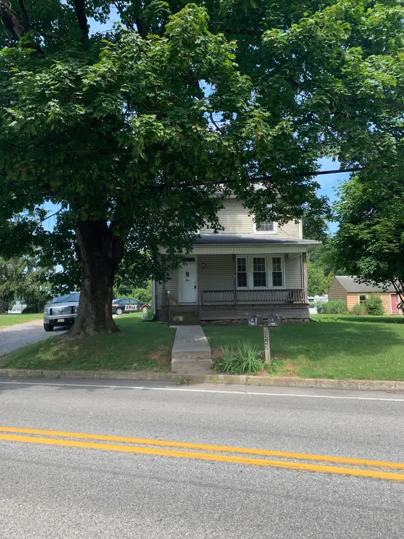 3 Bedroom 1.5 Bath House, Garage, West York SD – photo 2
