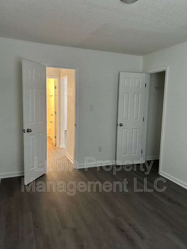 1711 Pendleton St – photo 5