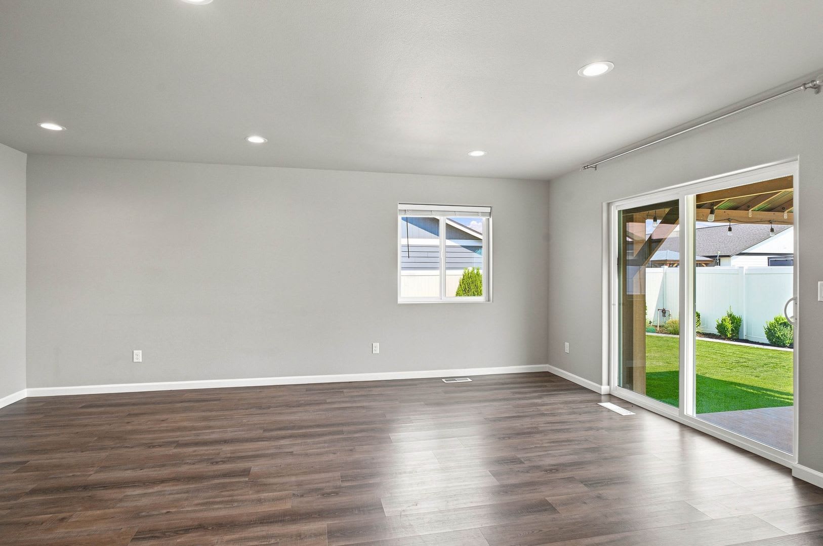 Spacious 3-Bedroom Home with 2-Car Garage – photo 3