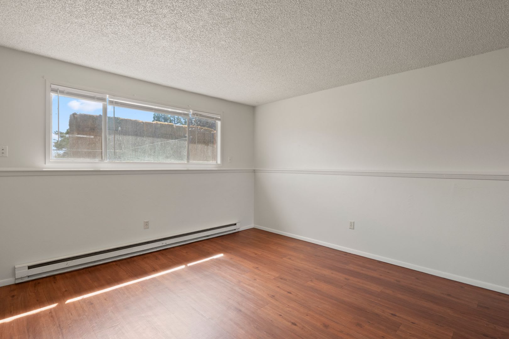 2 bedroom 1 bath house with a fenced front yard close to EWU! – photo 4