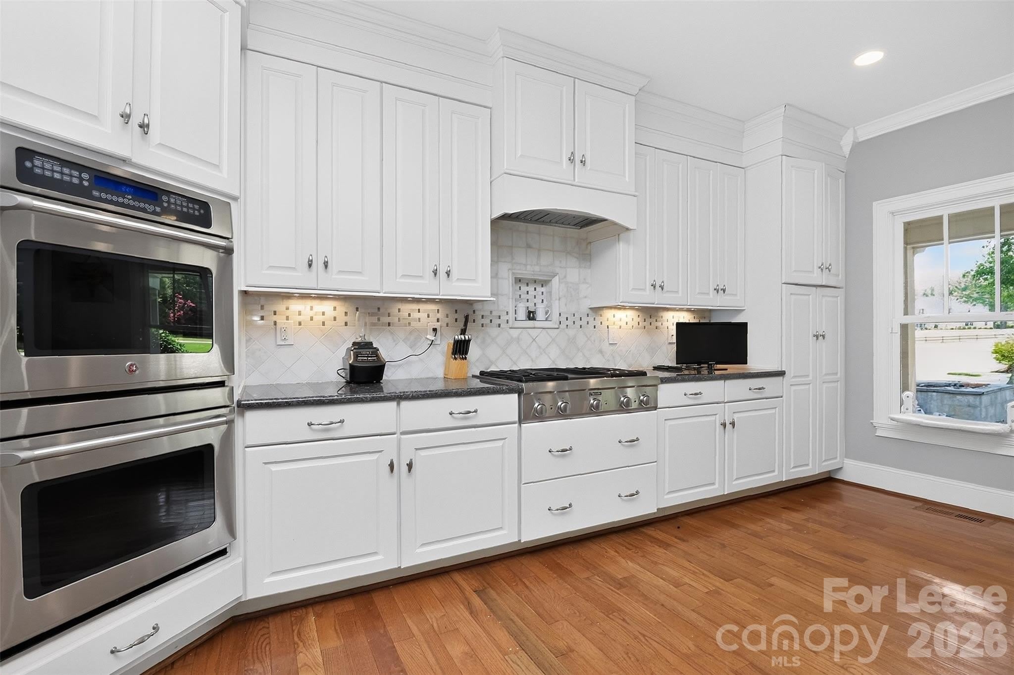 9704 Saddle Avenue – photo 4