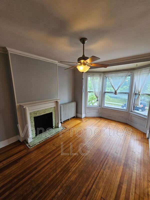 594 Madison Ave – photo 3