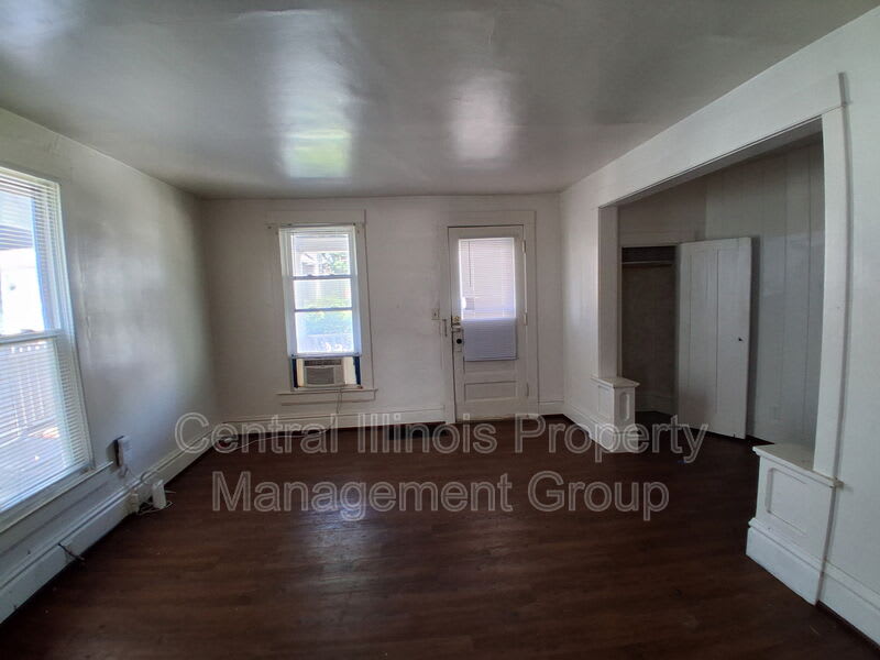 403 1/2 E. Monroe – photo 5