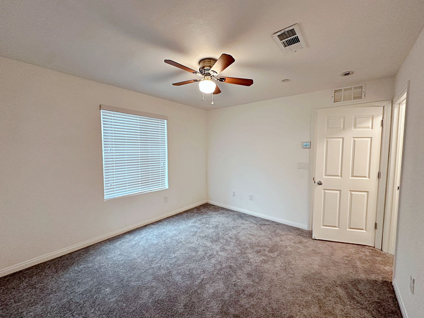 3 BEDROOM TOWNHOME IN GATED COMMUNITY – photo 4