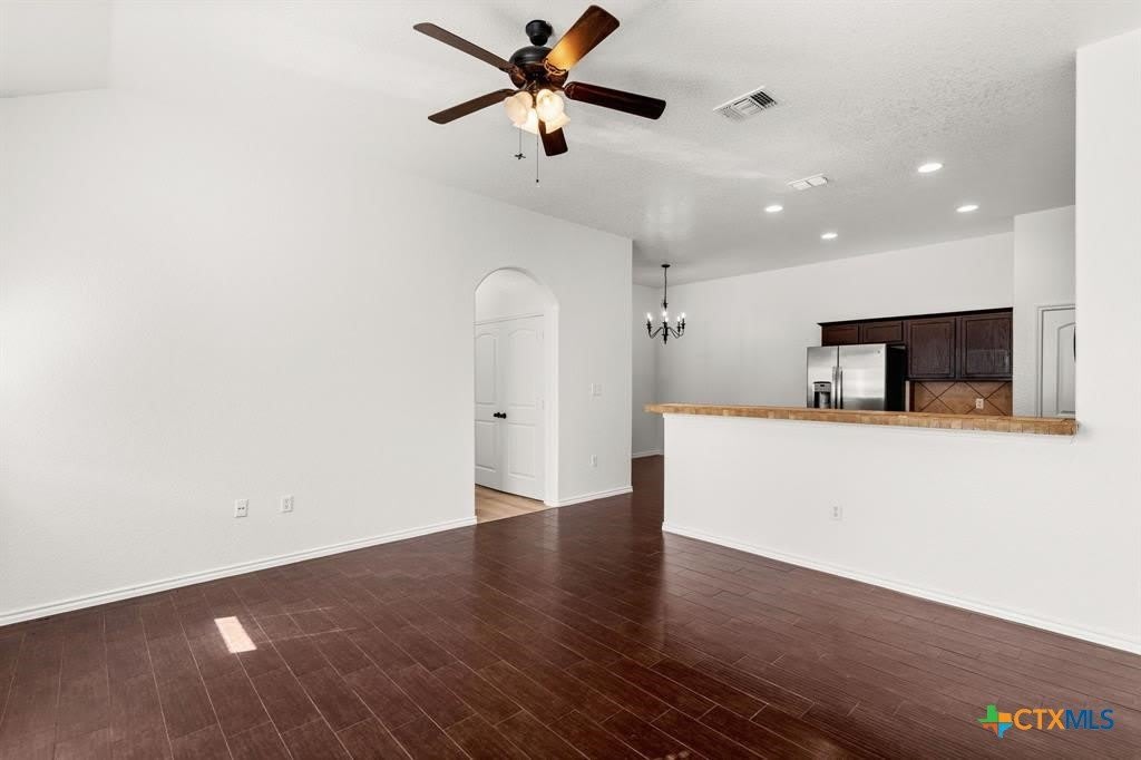 586 Creekside Circle – photo 2