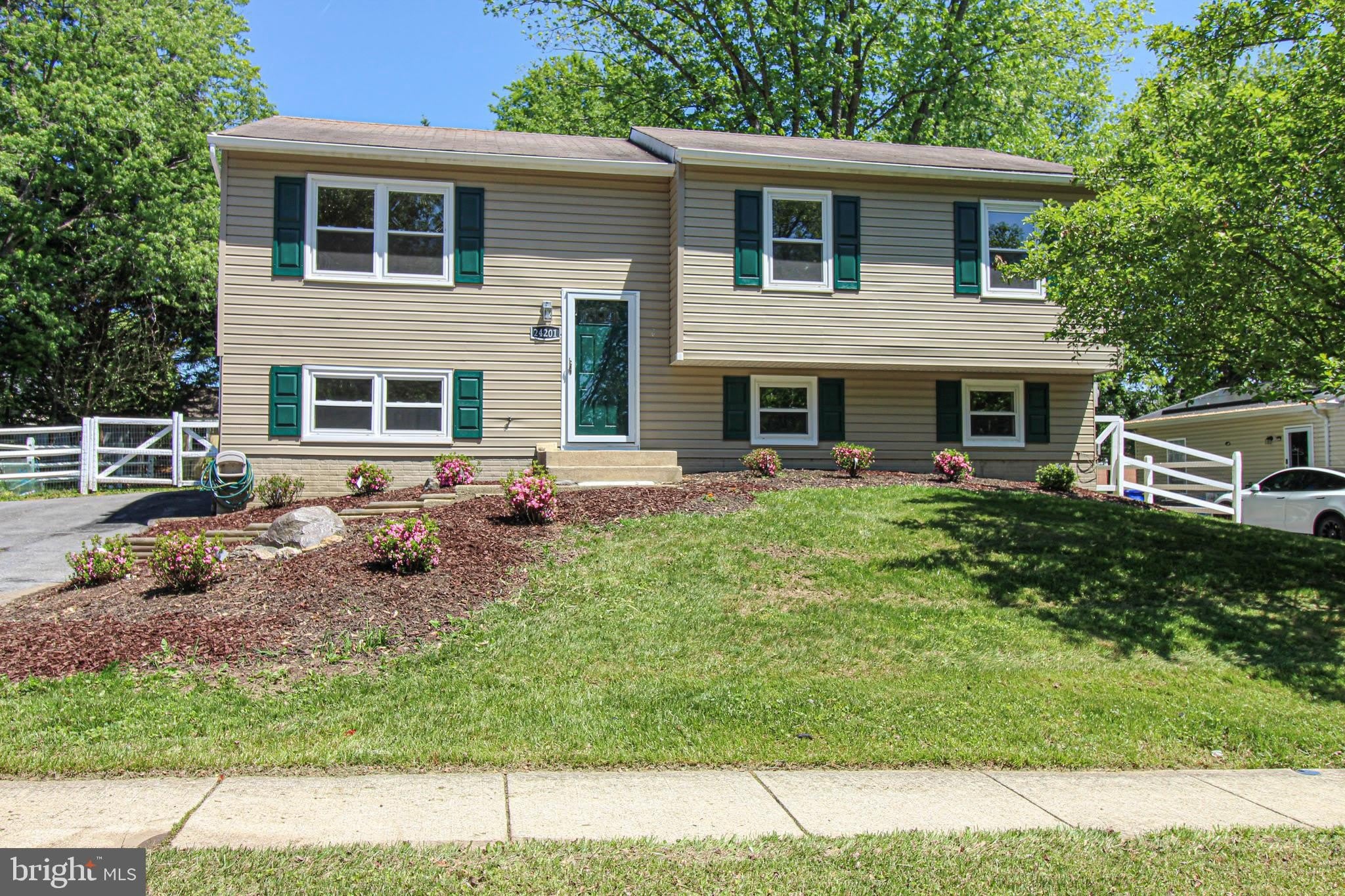 24201 Bush Hill Road – photo 1
