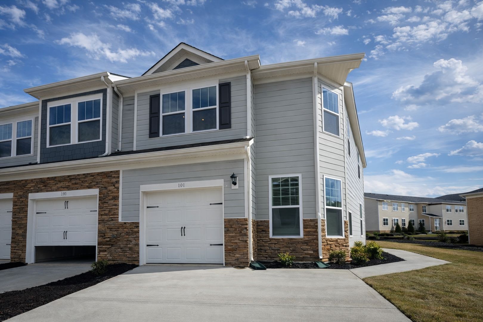 *** ONE MONTH FREE RENT w/ 12 MONTH LEASE*** New Construction Home-Hendersonville – photo 3