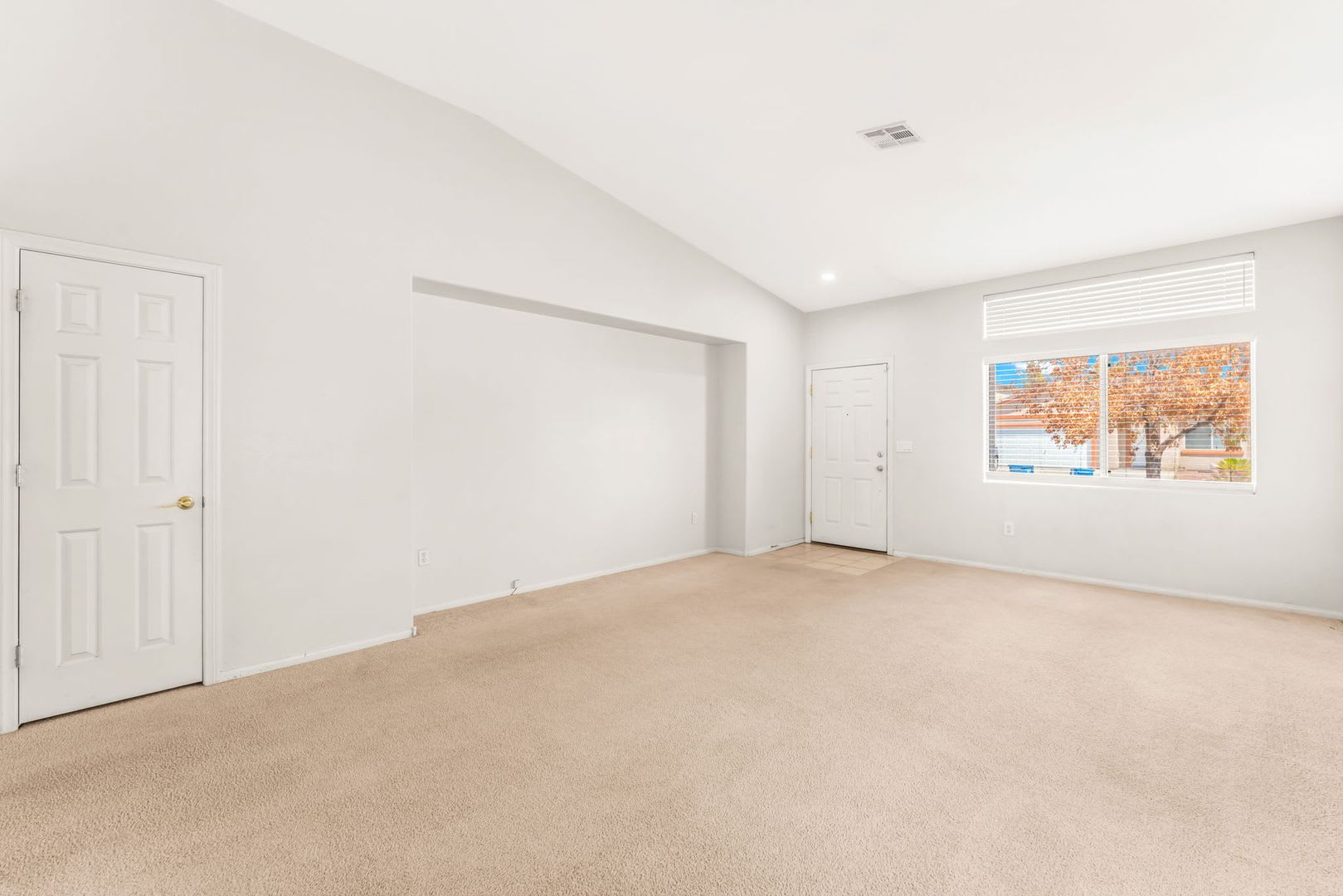Charming Single Story Cul De Sac Home With A Spacious Versatile Layout – photo 5
