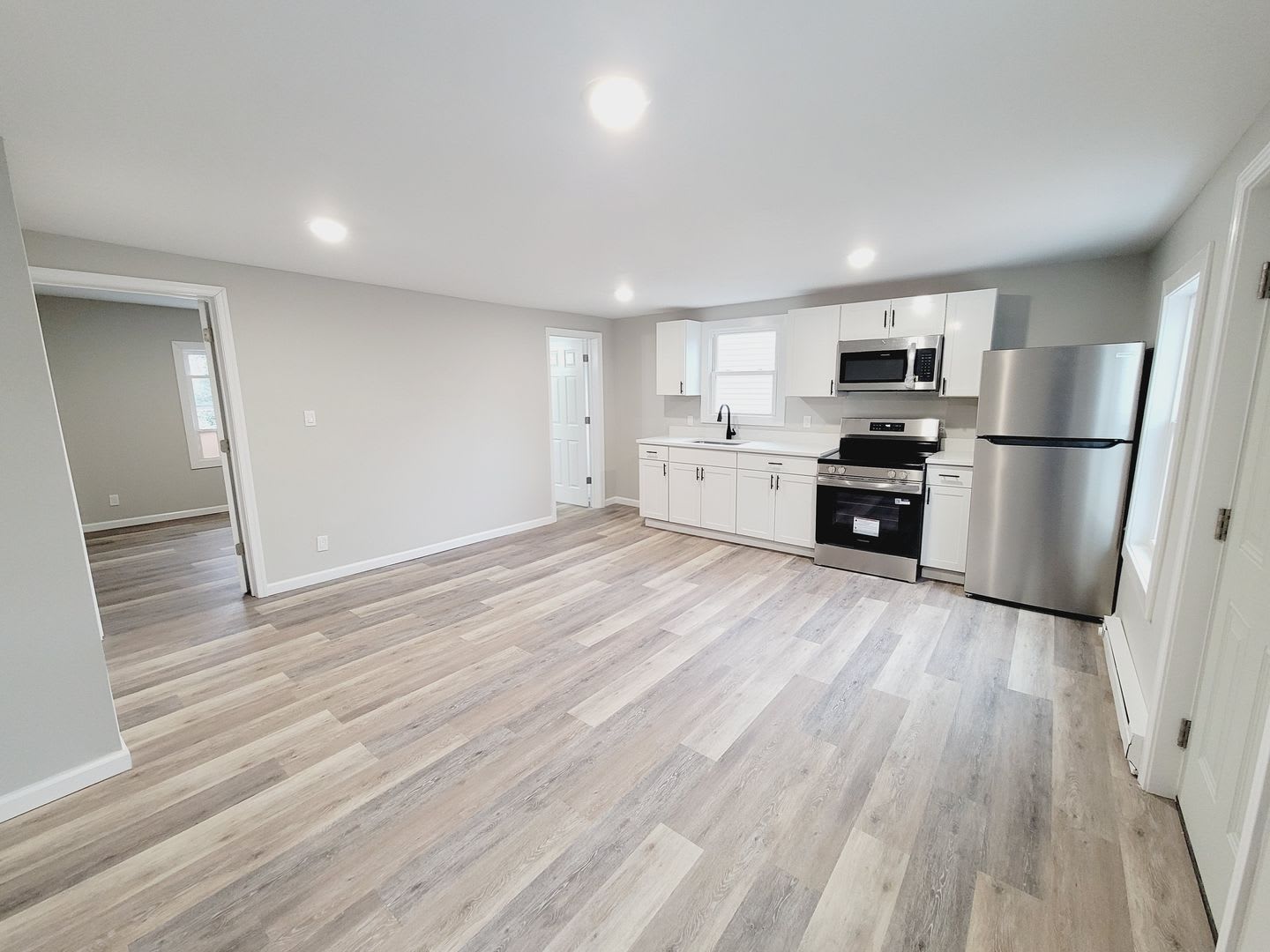 One-Bedroom Apartment for Rent Close to Downtown! – photo 2