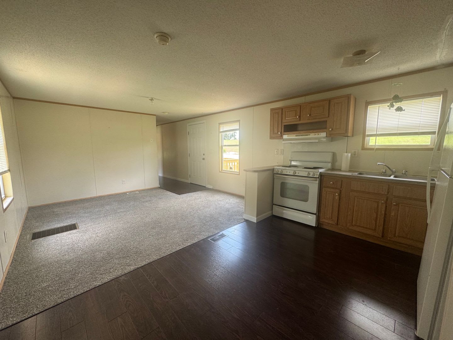 Charming 3/1 Mobile Home in Quiet Park w/ Well, Septic, & Lawn Maintenance – photo 2