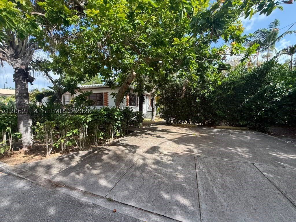 631 NE 60th St – photo 2