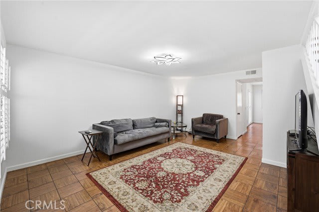 104 Oval Road – photo 2