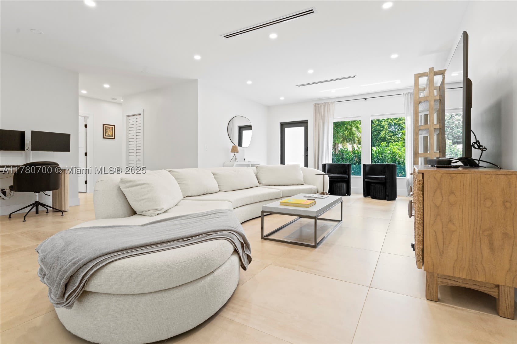 281 NE 48th Ter – photo 2