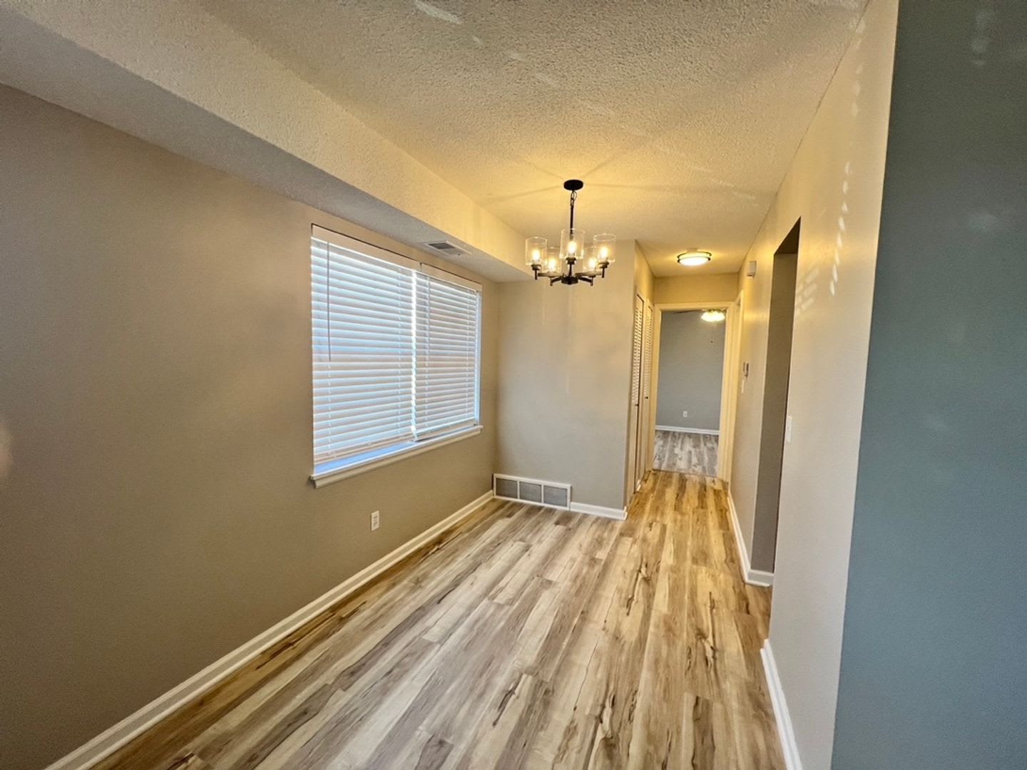 Stunning 1 Bedroom Apartment w/ Covered Parking – photo 4